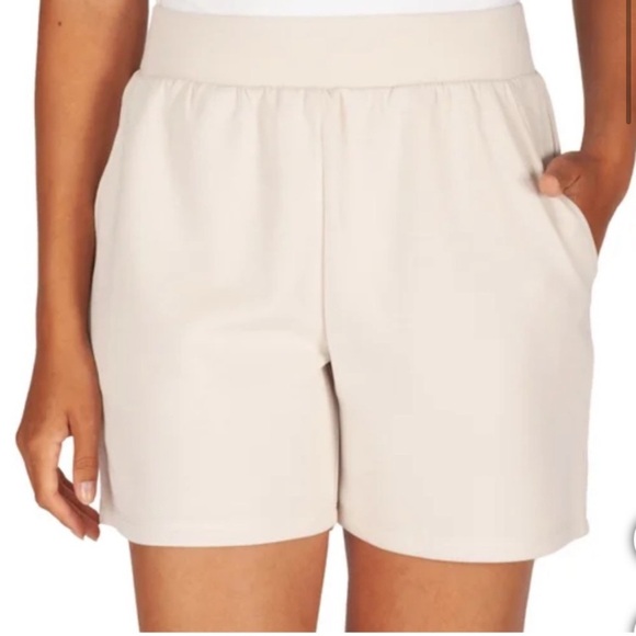 NWT Lazypants Shorts cream Elastic Waist Inseam  5” Pockets - Picture 1 of 5